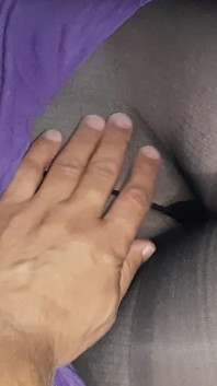 퇴근 후 팬티 없이 집으로 돌아온 남편을 남편이 봤어.