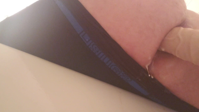 Charlieboy69: Profundo consolador anal en la ducha