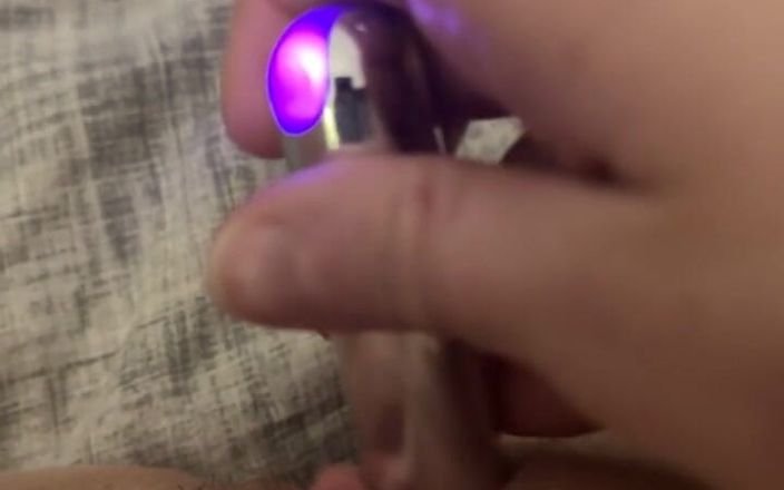 Kylie Hart: Clit Vibrator to Try to Make Kylie Squirt