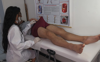 Forbidden pleasures: Paciente Incapaz De Controlar La Erección Delante De Una Enfermera