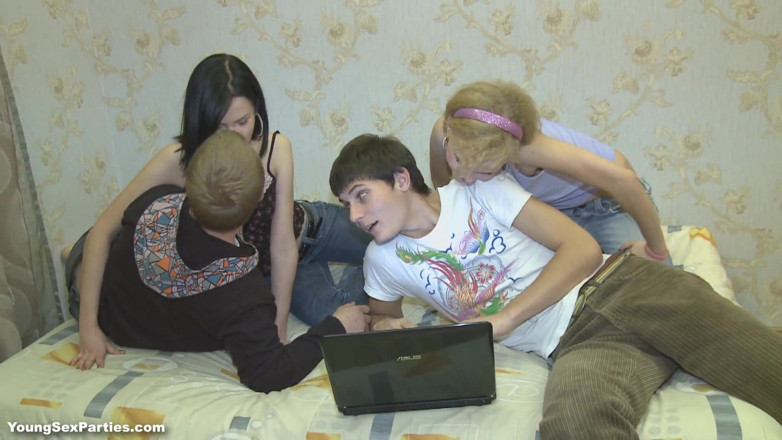 18 Videoz: Remaja Rusia kurus dikongkek pesta seks