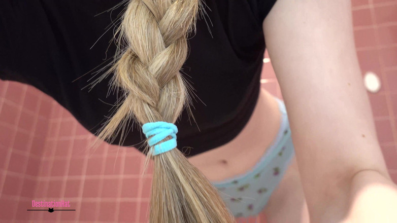 Destination Kat: Mokré modré kalhotky