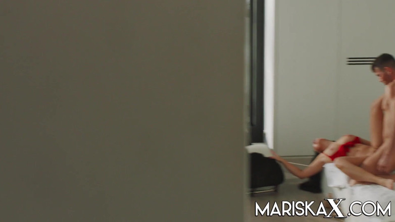 Mariska x: Mariska mengongkek kekasihnya