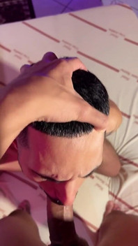 Twink Xl nevlastní bratr mého přítele vyhrál sázku a šuká mi zadek !!