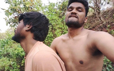 Xtremee: İki bisiklet tamircisi yolda duruyor ve ormana geliyor ve güzel...