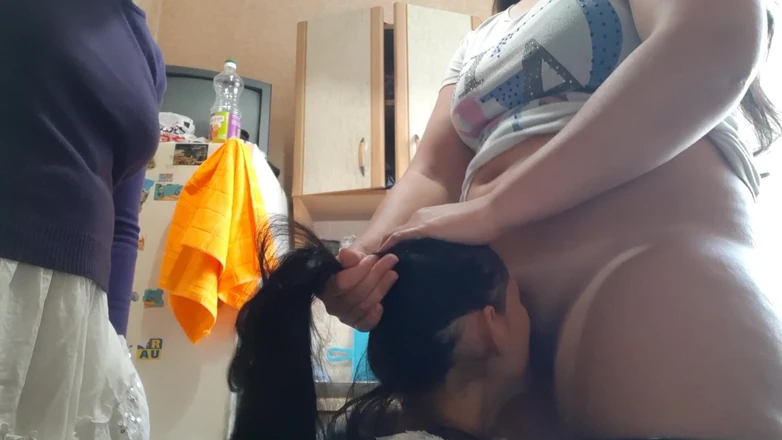 Lesbian-illusion: Mi hermanastra perdió a su novia en las tarjetas