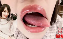 Lưỡi và nước bọt khiêu khích của Moe Hazuki; Quyến rũ tự sướng