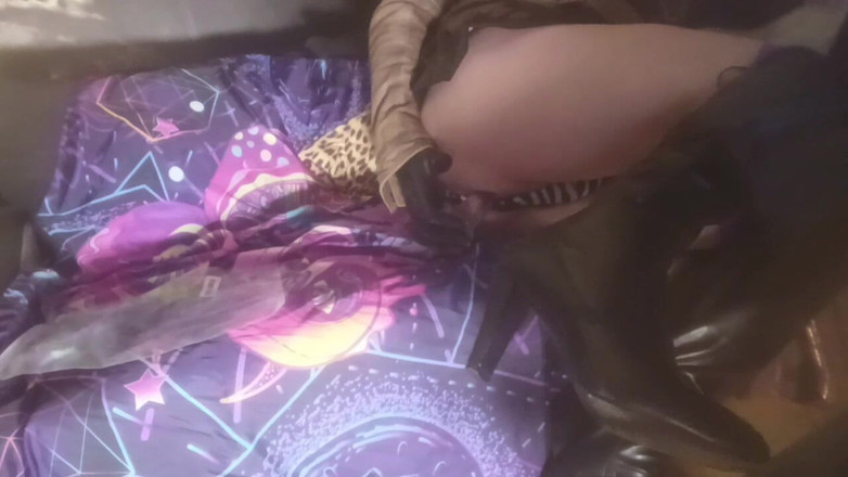 JujuTV: La schiava sissy bitchboya testa un nuovo dildo per te