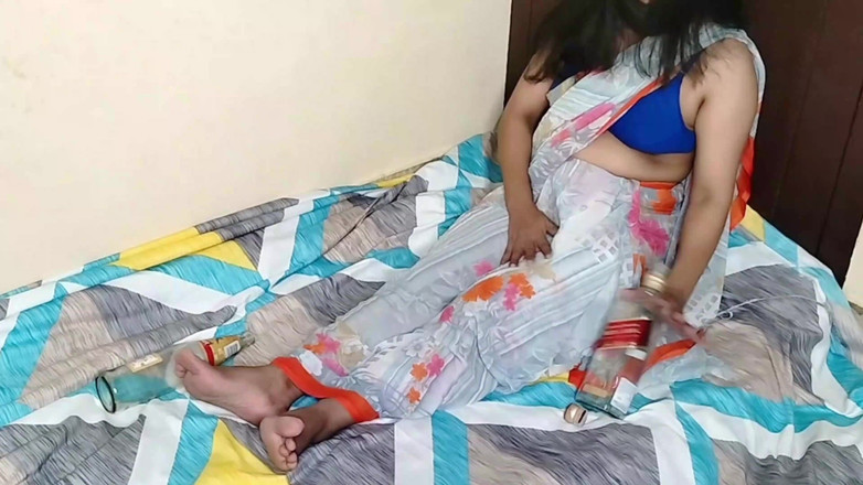 Queenrima: Devar는 힌디어 목소리로 누워있는 의붓여동생을 따먹어