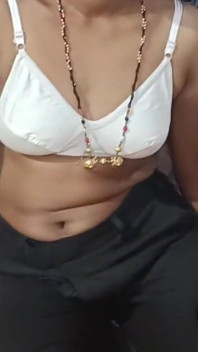 Soție indiancă sexy, filmare de acasă cu călărire inversă
