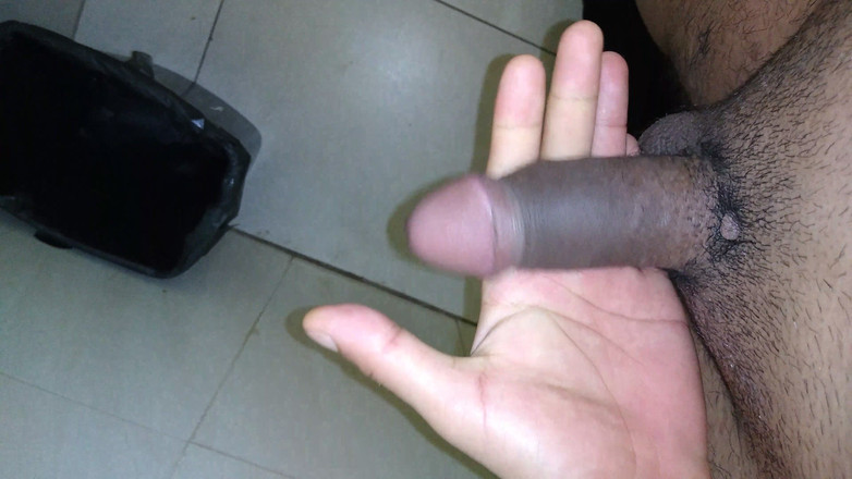 AlexAlejandro13: Sympa d’aller dans la salle de bain, en travaillant