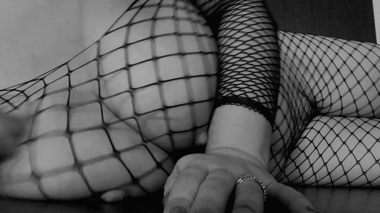 Roxanne Miller: Mungo me stesso attraverso calze a rete