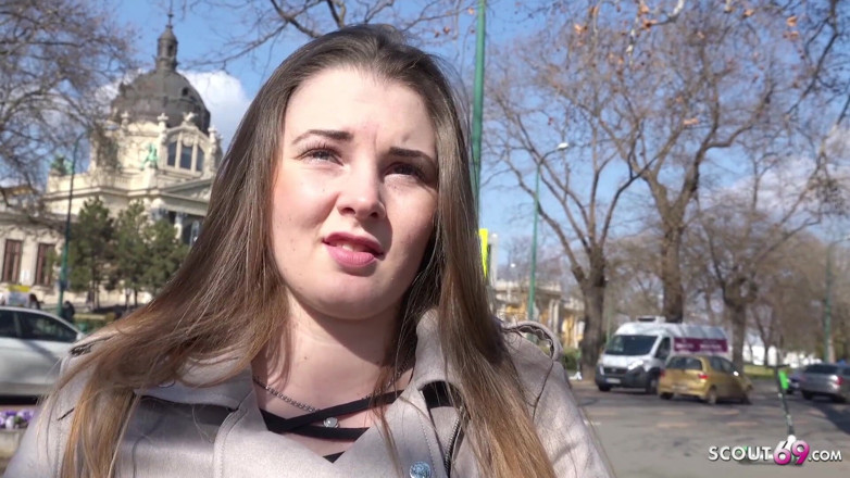 German Scout: CERCETAȘĂ GERMANĂ - fată tânără de 18 ani cu țâțe mari cu forme...