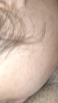 继父像他的鸡巴想要的那样在我的嘴里操我