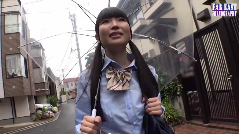 Far East pornography: 잔을 괴롭히는 매력에서 하드 러시를 촉발 곡선을 엿보기.1