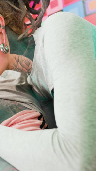 Anal amoroso alt pornstar abre depois de ser fodida com força por pau tatuado