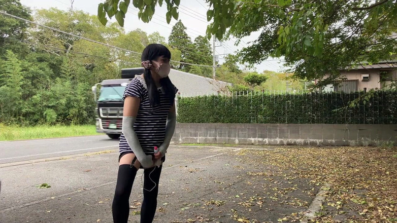 megu2002: Exposée dans des promenades dans un parc et sur des...