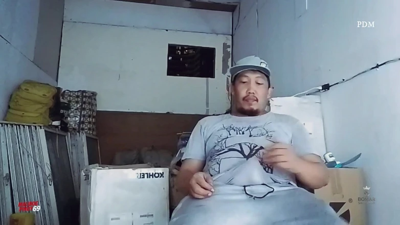 pinoy malibog: Chubby Barako Daddy Gets off in the Stockroom