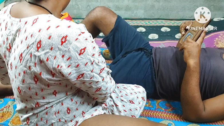 Priyanka xxx: Nevlastní matka se svlékla a šukala svého nevlastního syna