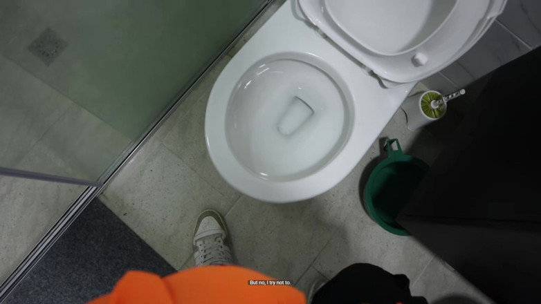 Solo_incognita: 我的继妹一边和她的继母说话一边抓住我的鸡巴