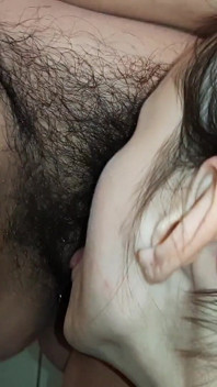 Čůral jsem jí do pusy a pak mi olízala kundičku, bradavky a podpaží - lesbická iluzi