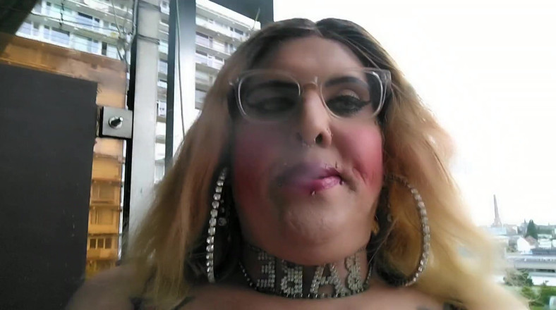 Stefanie Laveire: Blonde Ts slut Stefanie smoking