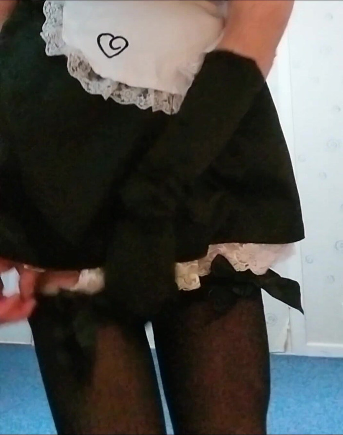 Cindy Belfast: मेरी सुनहरे बालों वाली बहिन-नौकरानी का वीर्य चाटना