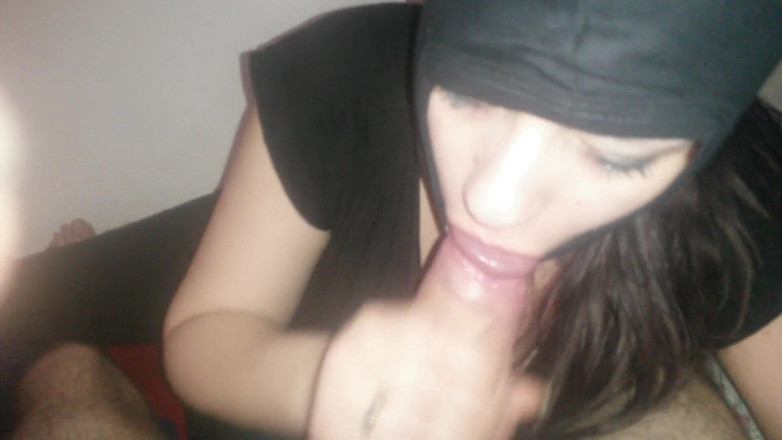 Caralia Deluxe: Blowjob semasa memakai ski mask pov