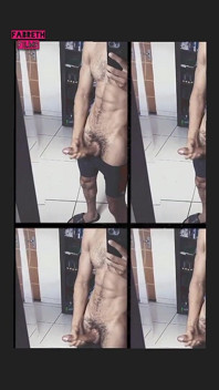 인스타그램 친구가 거울 앞에서 셀카를 찍어달라고 했어요