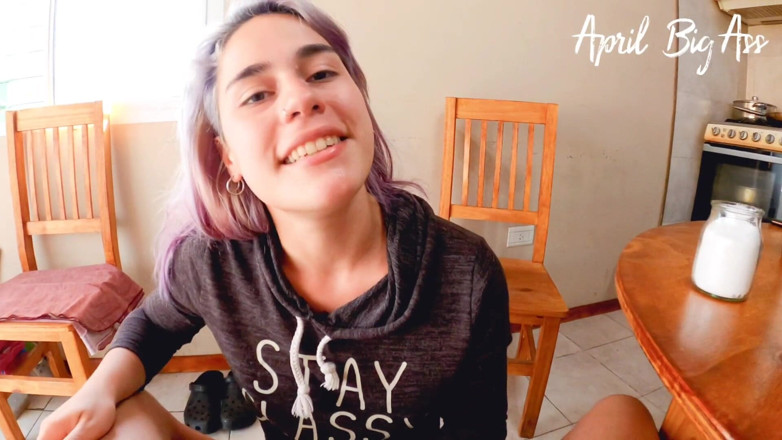 April BigAss: Deepthroat con zucchero ha un orgasmo enorme sborrata
