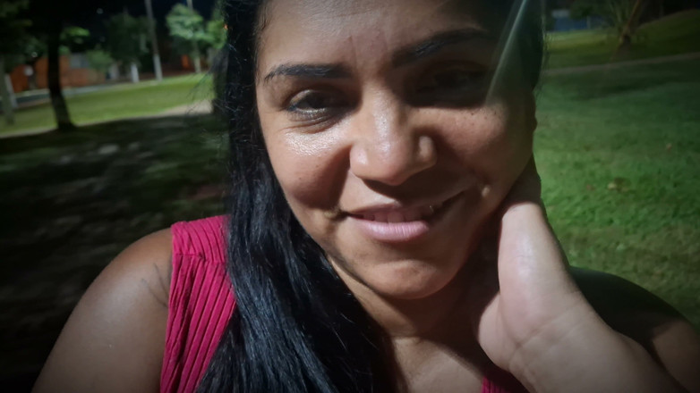 Casal Mattos: Nicoly Mattos exhibe sa chatte poilue et ses gros nichons...