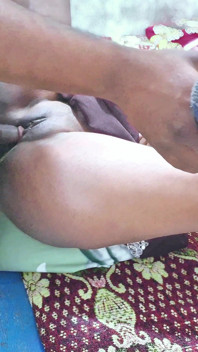 เย็ดกันในห้องนอนด้วยสาวอินเดียนเซ็กซี่ใส่ส่าหรีสีเขียว
