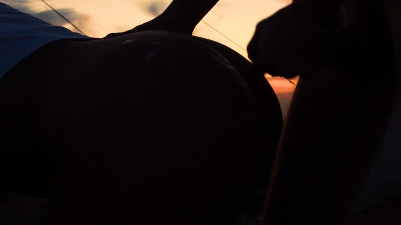 YeahHanna: Jag ger min flickvän ett snabbt knull på taket på...