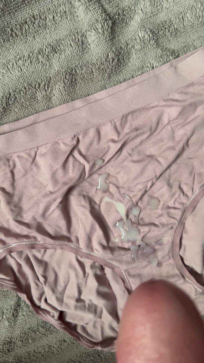 CumDaily: Pancutan mani pada seluar dalam isteri 8