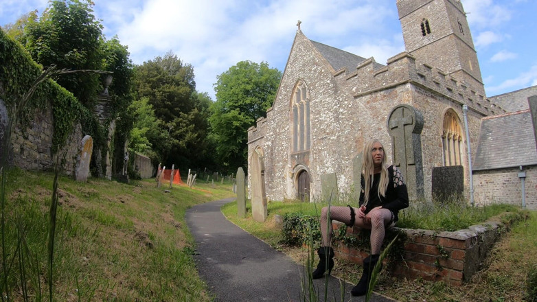 The Midnight Minx: Caminata por la iglesia de Minxy