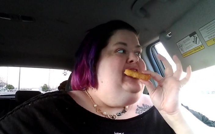 Ms Kitty Delgato: Mâncând în mașina mea, umplând burta grasă