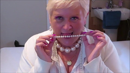 Uk Joolz: Feeling naughty with her pearl necklace