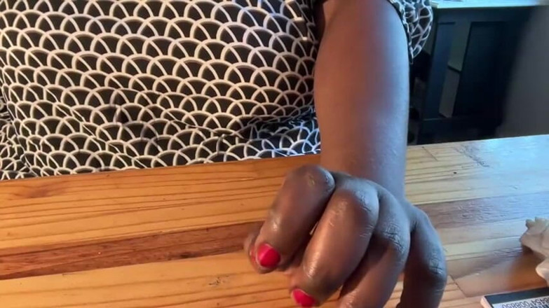 Legendary Booty Overdose: La zia ebano gioca con il vibratore e geme feticcio