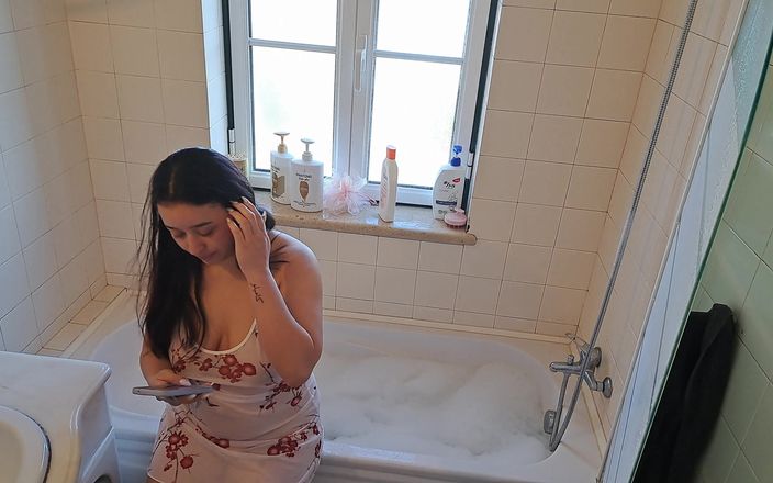 Horny as fuck: Латина жена звонит разнорабочим, чтобы починить горячую ванну