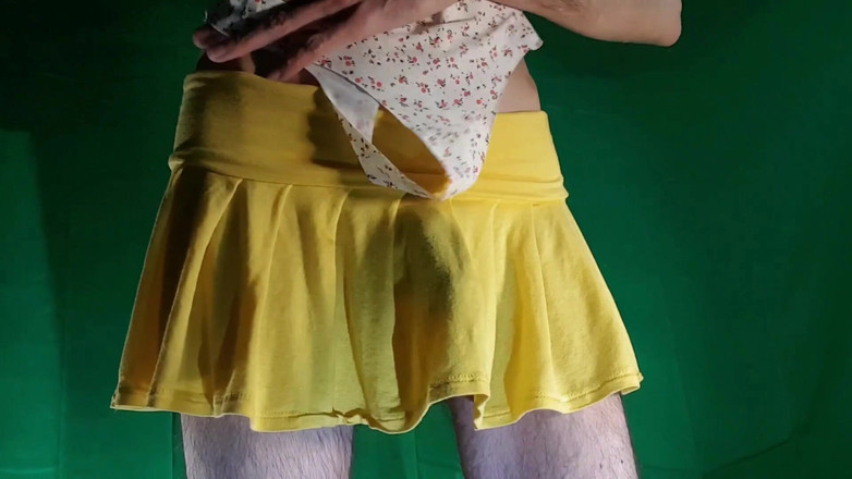 HeIsSooThin: Perizoma senza cuciture fiorito con gonna gialla