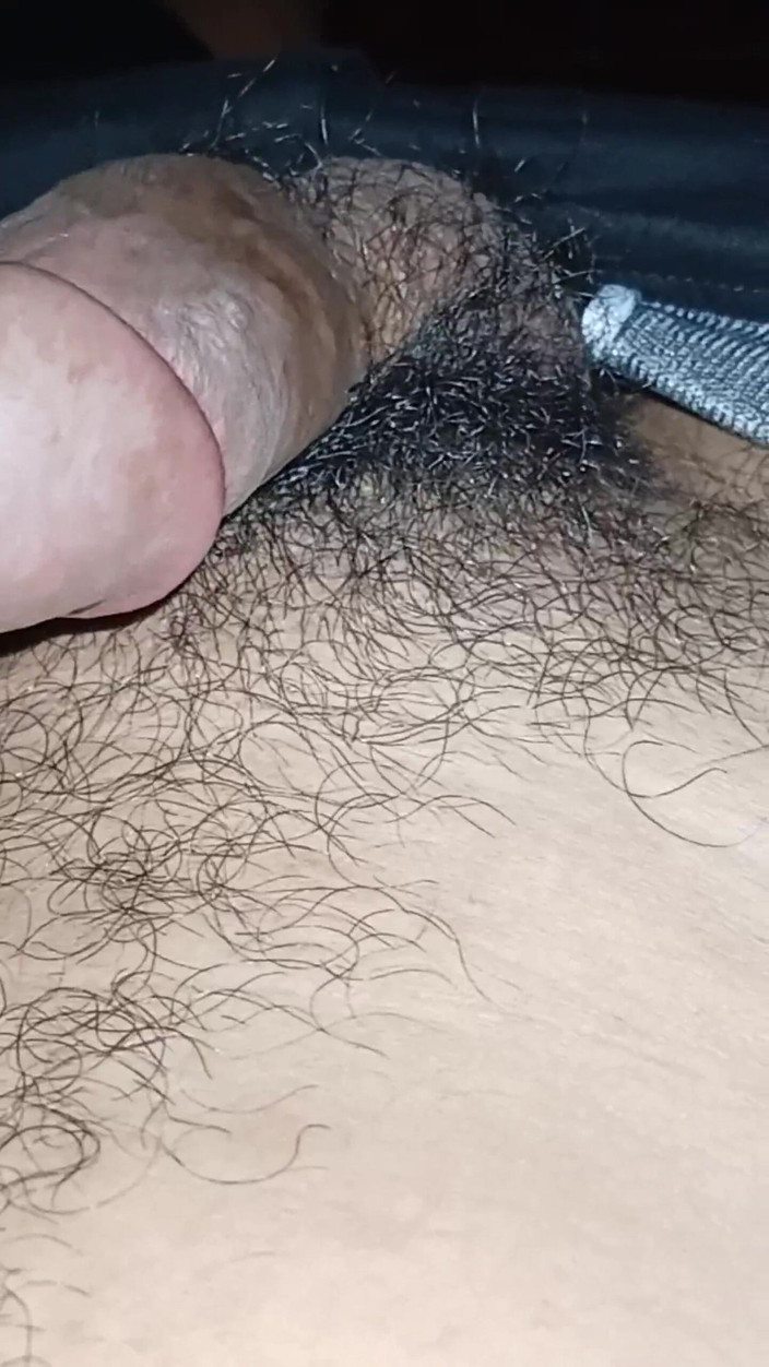 KingLeo: Una Studentessa Mi Ha Fatto Sborrare Mentre Mi Masturbavo, Fino...