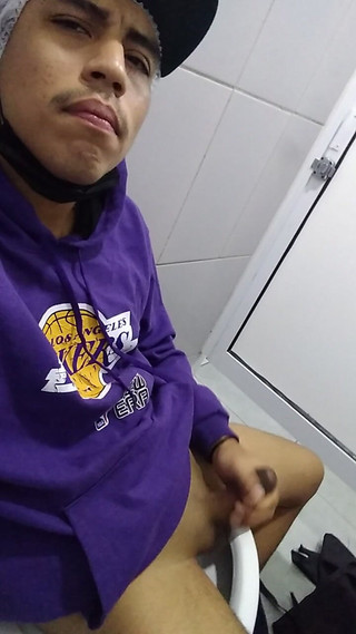 AlexAlejandro13: सार्वजनिक बाथरूम में कुछ पुल