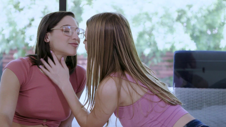 SweetheartVideo: Lesbianas hermanastra 6 escena 3 hermana lesbianas