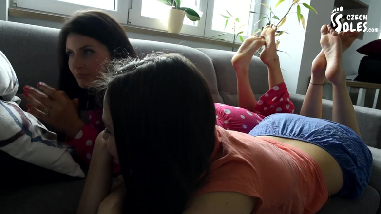 Czech Soles - foot fetish content: Due amici sexy che giocano con i loro incredibili piedi...