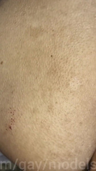 Papi fickte Sissy Femboy ohne kondom und goss heißes sperma auf den schönen arsch des transvestiten