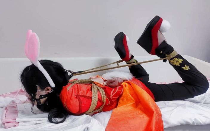 OrangeXXOO: Luptă cu picioarele împărțite