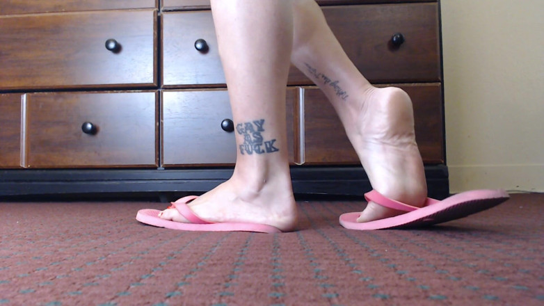 Abby Anna: Piedi sporchi gioca con le scarpe in flipflops