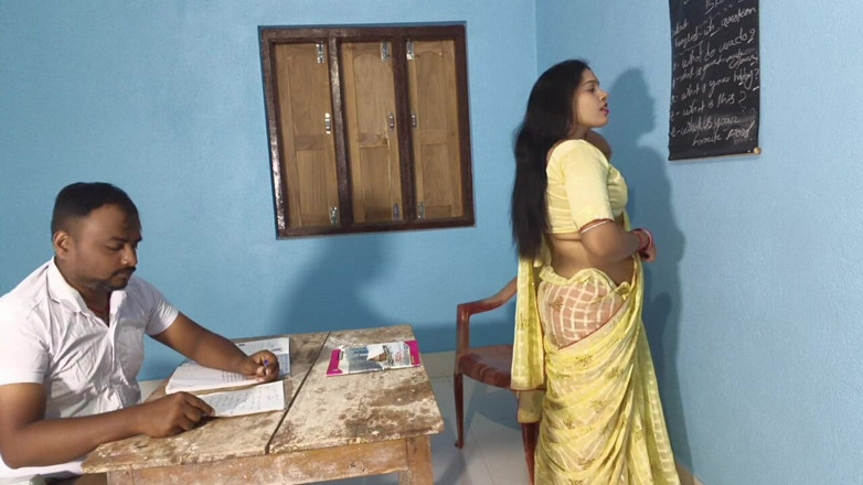 Sona bhabhi: seksi angreji tichar maidam klas room men apne chhaatr ke...