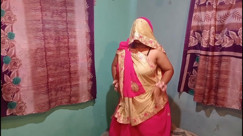 Gulaab: 흑형 대물 에게 따먹히는 Saree Dance의 섹시한 바비