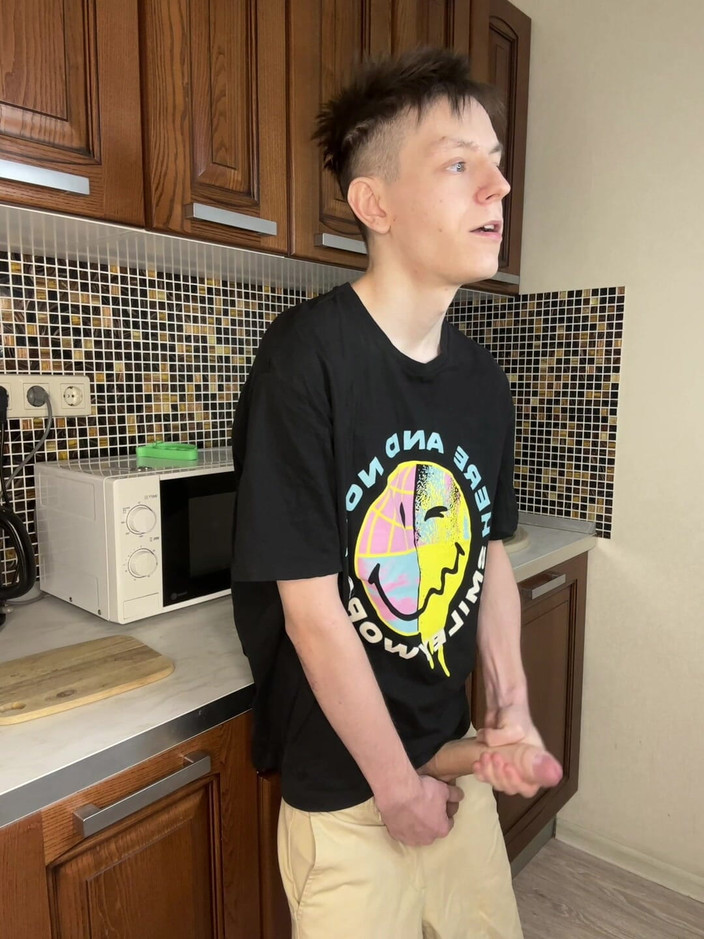 Morflot24: La zampillante piacere di sperma del giovane twink